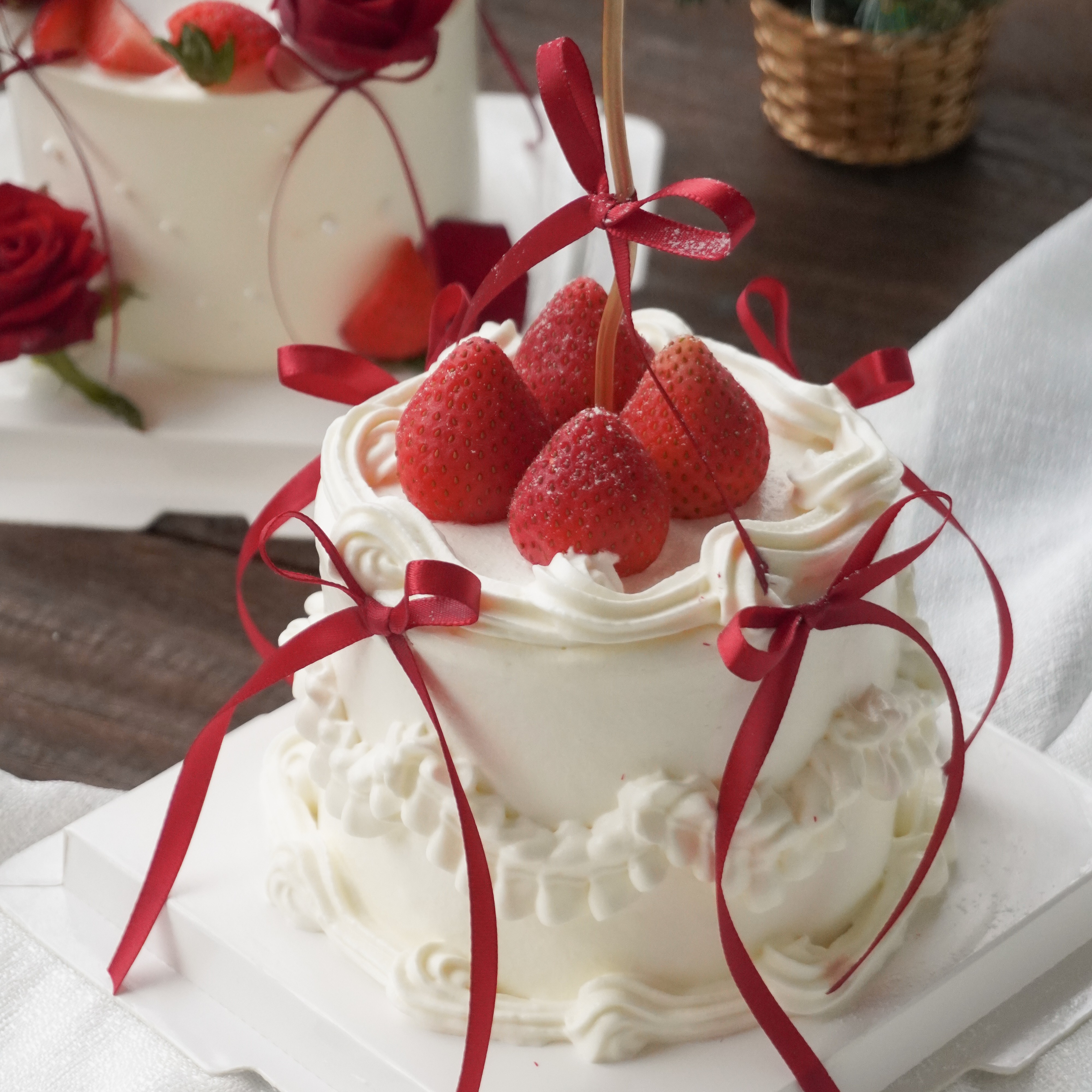 復古擠花緞帶草莓蛋糕