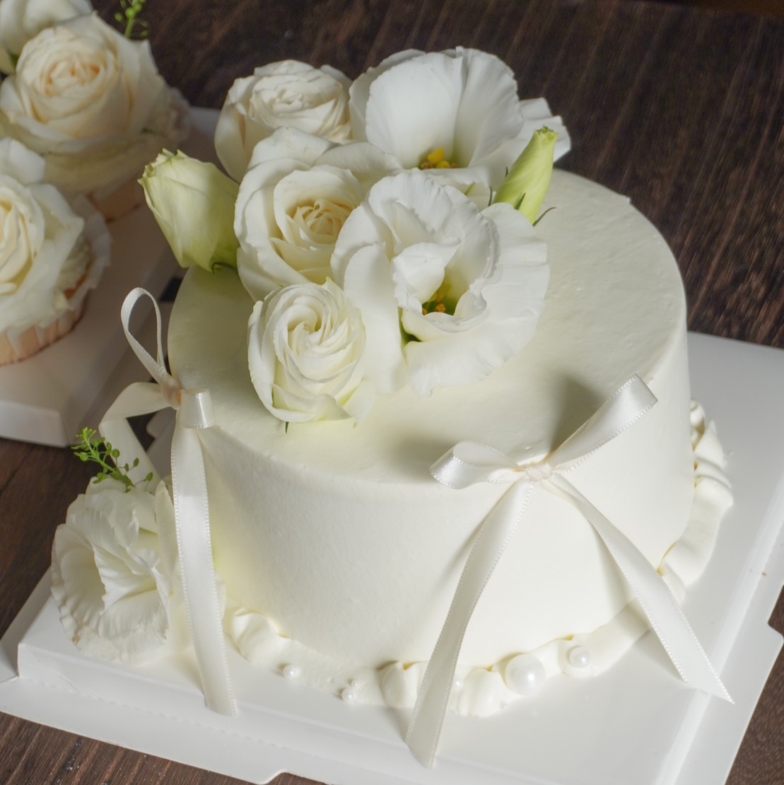 白色純淨花藝蛋糕