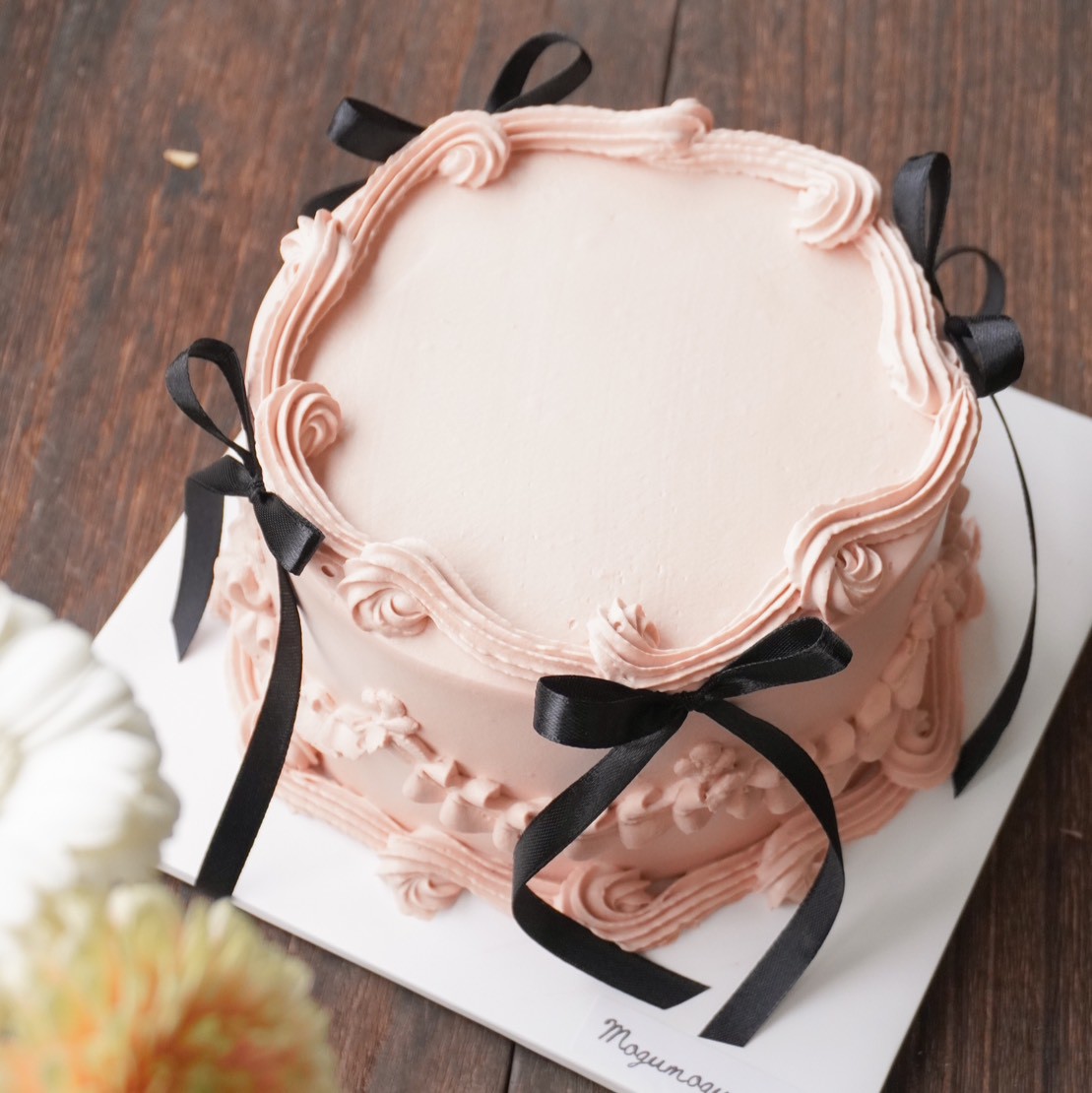 粉色擠花緞帶蛋糕