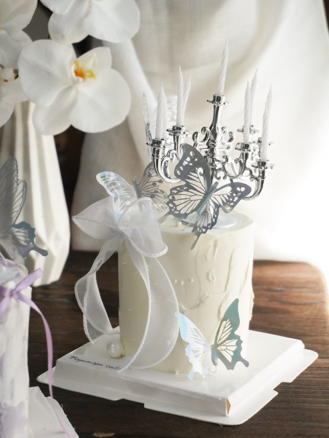 蝴蝶燭台緞帶奶油霜蛋糕